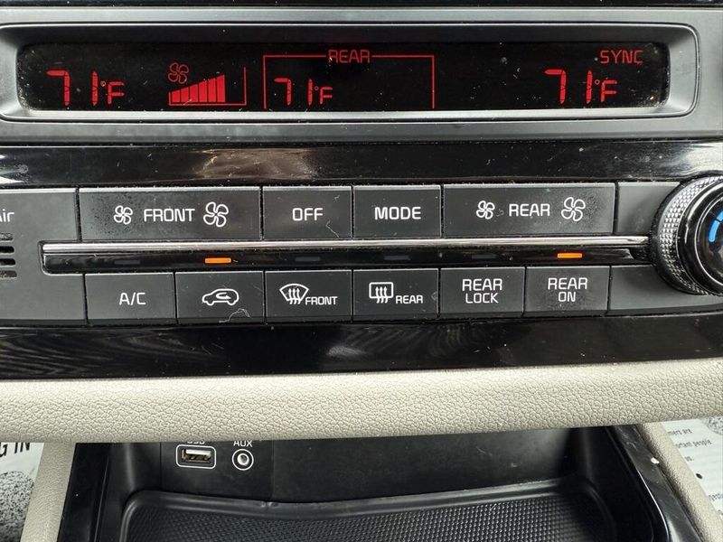 2017 Kia Sedona EX photo 24