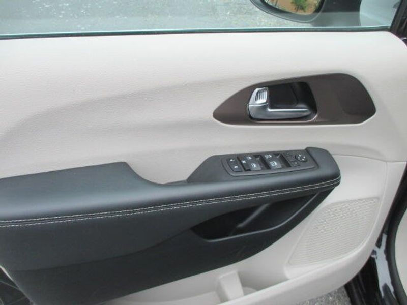 Used 2023 Chrysler Voyager LXImage 16