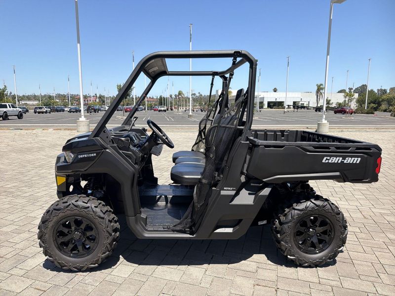 New 2026 Can-Am DEFENDER DPS HD9 Image 14
