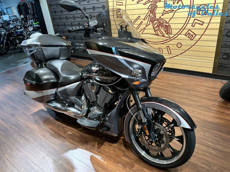 2016 Victory Magnum in a Black Crystal & Super Steel Grey exterior color. Motorcycles of Dulles 571.934.4450 motorcyclesofdulles.com 