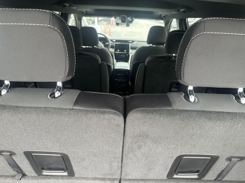 New 2025 Jeep Grand Cherokee L Laredo X 4x4Image 13