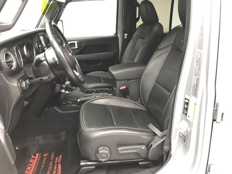 Used 2021 Jeep Gladiator OverlandImage 11