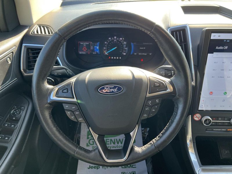 2022 Ford Edge Titanium photo 23