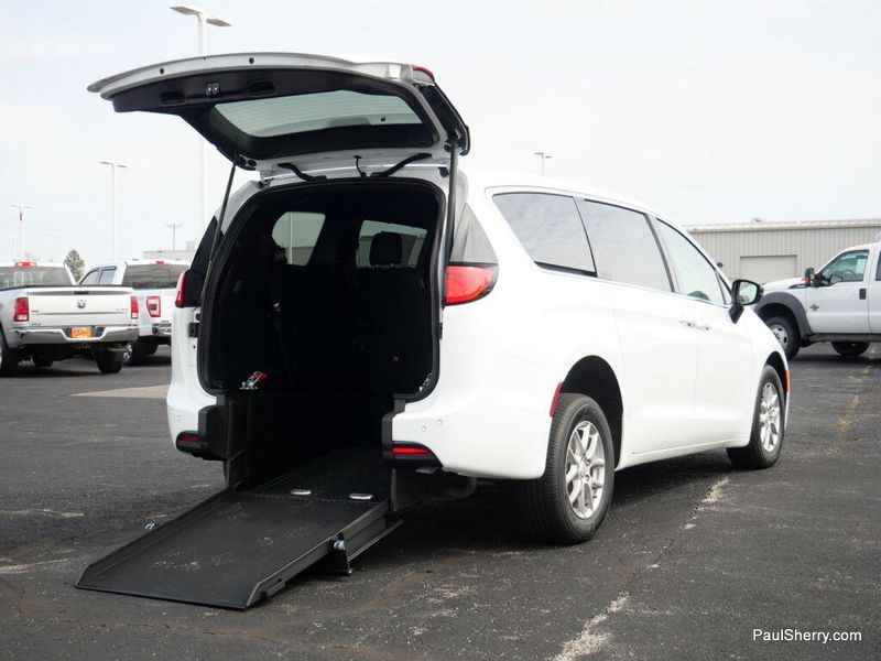 New 2026 Chrysler Voyager Lx