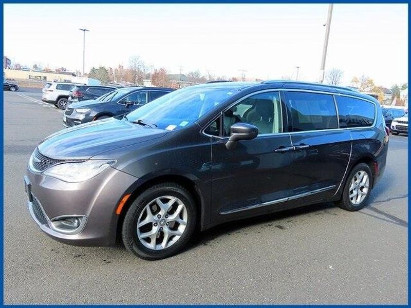 2018 Chrysler Pacifica Touring LImage 1