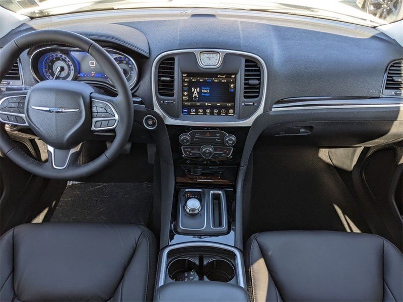 2023 Chrysler 300 Touring L RwdImage 13