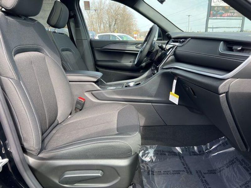 2025 Jeep Grand Cherokee Laredo X 4x4