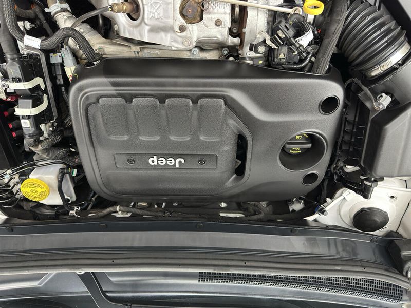 Used 2019 Jeep Cherokee AltitudeImage 19
