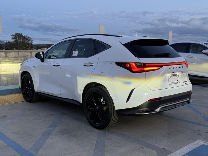 New 2026 Lexus NX 350h F SPORT HandlingImage 9
