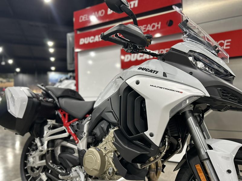 2024 Ducati MULTISTRADA V4 S TRAVEL & RADAR SPOKED WHEELS - DEMO Image 15