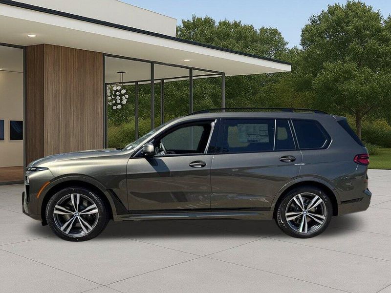 New 2027 BMW X7 xDrive40iImage 13