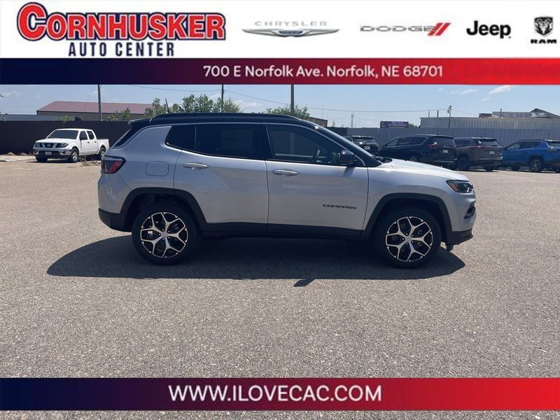 2024 Jeep Compass Limited 4x4Image 1