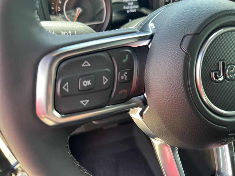 New 2025 Jeep Wrangler 4-door SaharaImage 21
