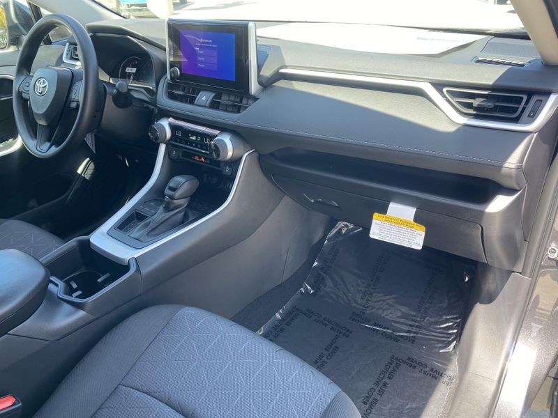 2025 Toyota RAV4 XLEImage 9