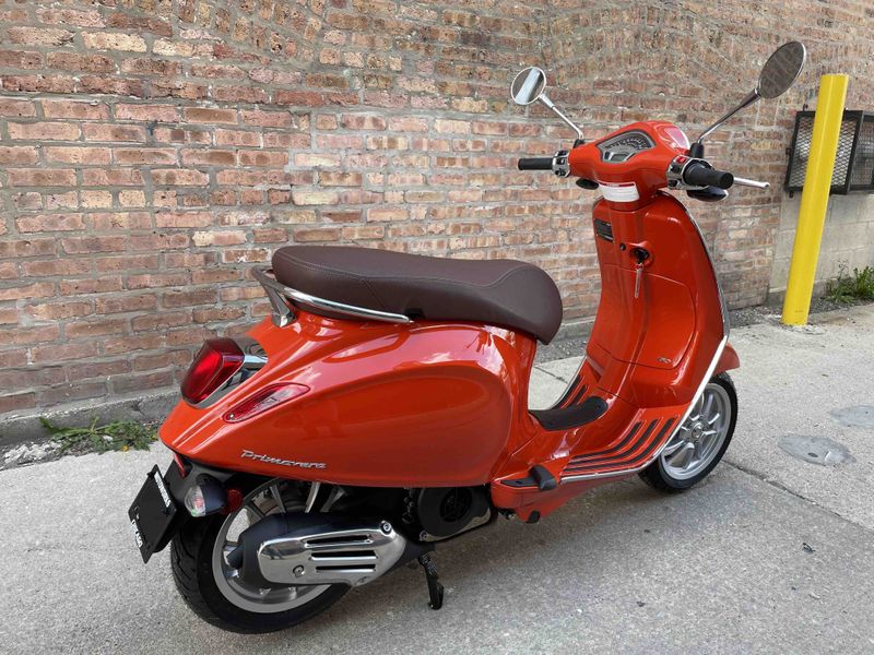 2023 Vespa Primavera 150 in a Orange exterior color. Motoworks Chicago 312-738-4269 motoworkschicago.com 