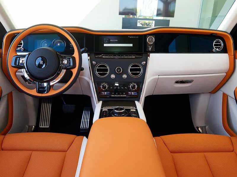 New 2027 Rolls-Royce Cullinan Image 4