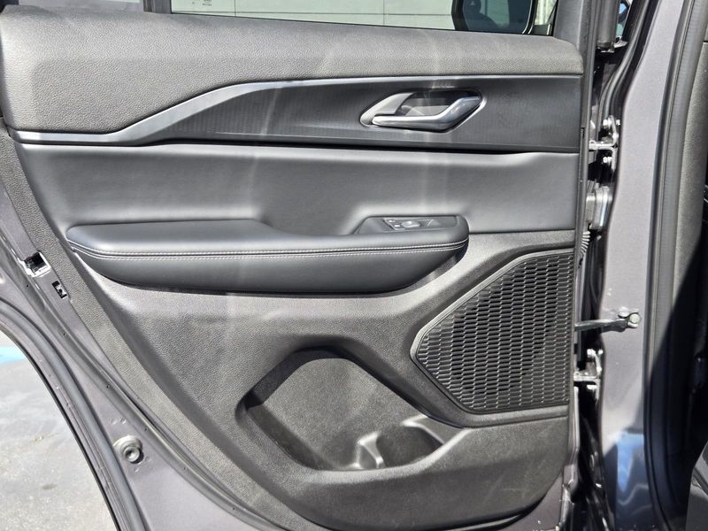 Used 2025 Jeep Grand Cherokee Laredo X 4x2