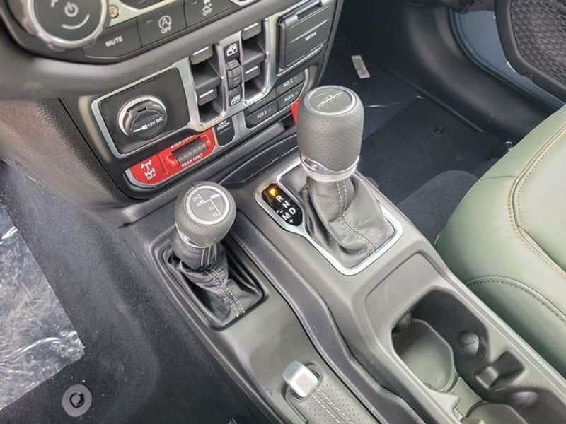 New 2026 Jeep Gladiator Mojave 4x4