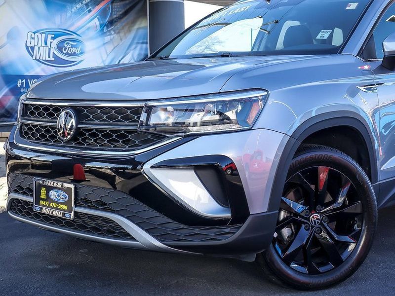 2023 Volkswagen Taos SE photo 2