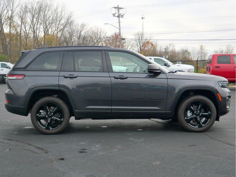 2024 Jeep Grand Cherokee Limited 4x4Image 10