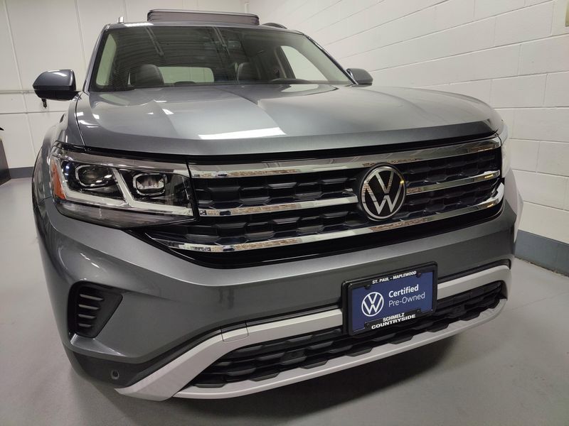 Used 2023 Volkswagen Atlas SE AWD w/Technology & SunroofImage 2
