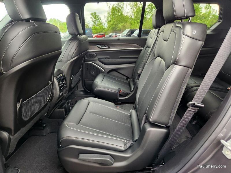 2025 Jeep Grand Cherokee L Limited 4x4Image 54