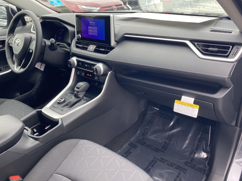 New 2025 Toyota RAV4 Hybrid XLEImage 9