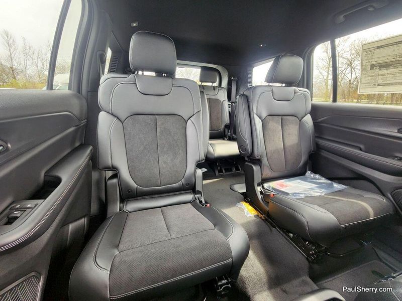 2025 Jeep Grand Cherokee L Altitude X 4x4Image 4