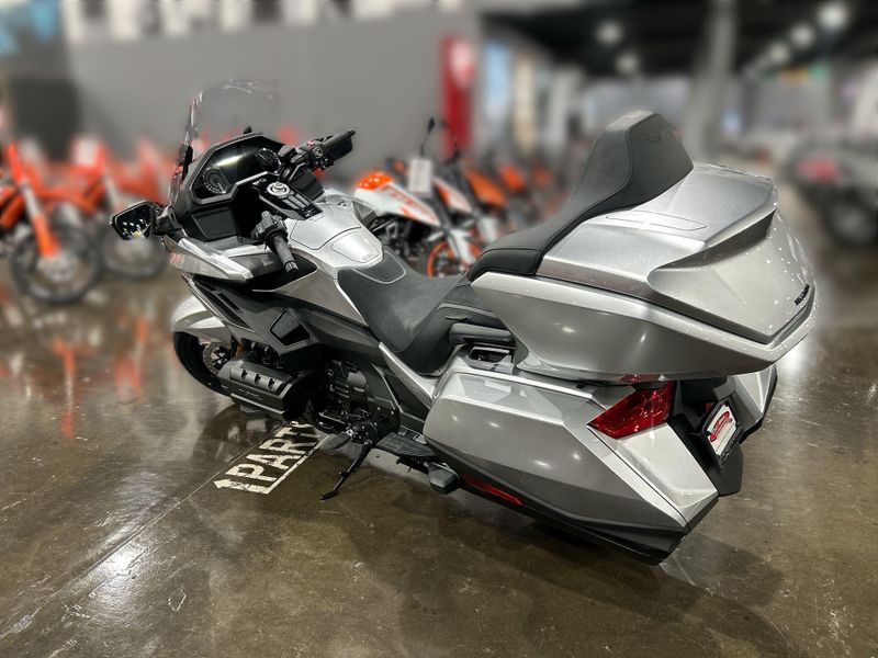 2025 Honda GOLDWING TOUR DCT Image 14