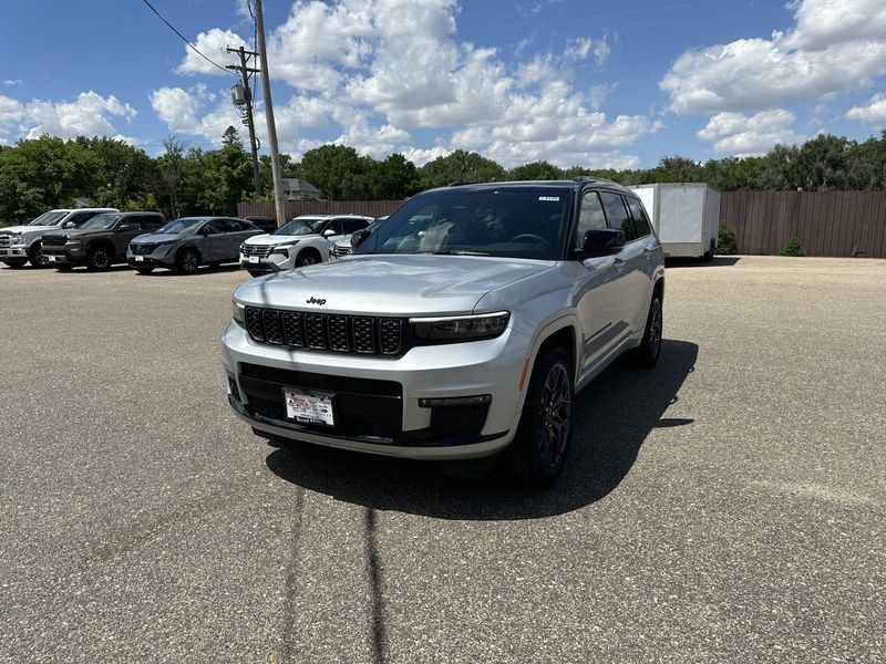 2024 Jeep Grand Cherokee L Summit 4x4Image 4