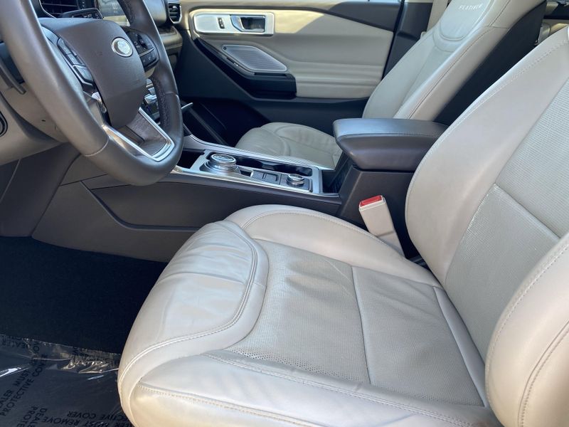 2020 Ford Explorer PlatinumImage 19