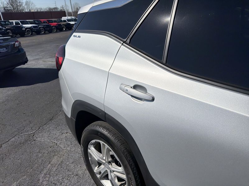 Used 2022 GMC Terrain SLEImage 6