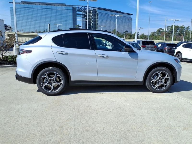 New 2026 Alfa Romeo Stelvio AwdImage 5
