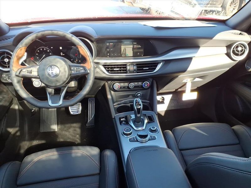 New 2025 Alfa Romeo Stelvio Intensa AwdImage 11