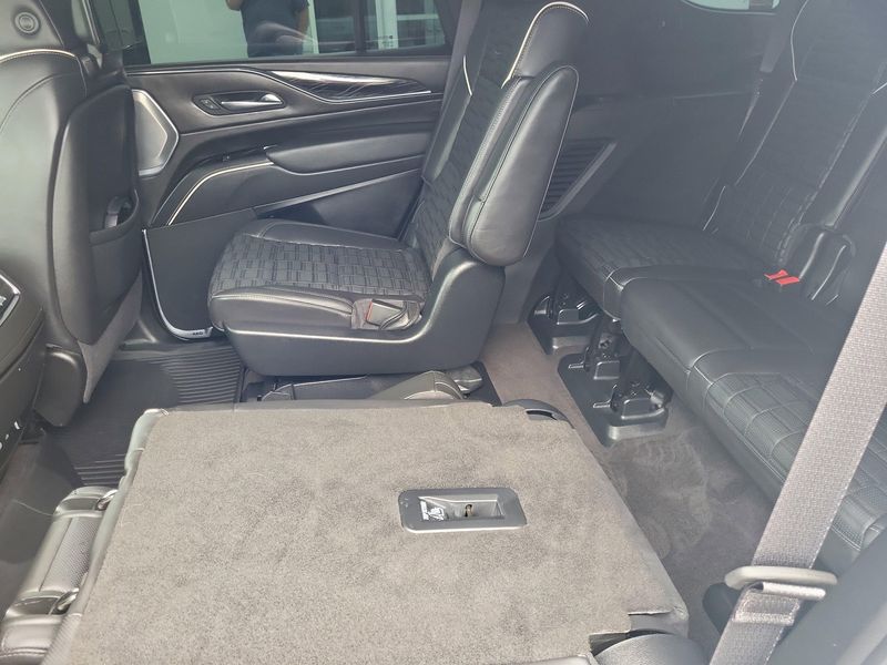 2023 Cadillac Escalade V-Series photo 9