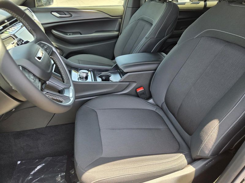 New 2026 Jeep Grand Cherokee L Laredo 4x2