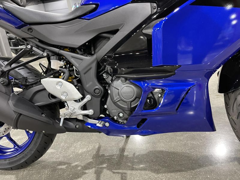 2025 Yamaha YZF-R3 ABS Image 10