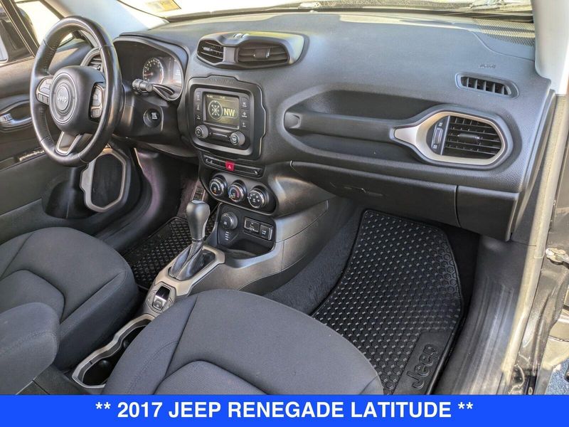 2017 Jeep Renegade Latitude North Edition photo 31