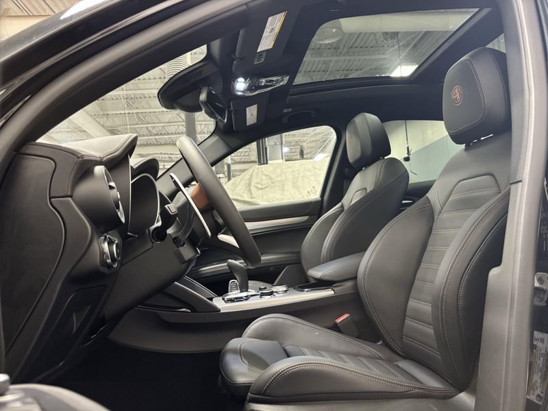 New 2025 Alfa Romeo Stelvio Intensa AwdImage 3