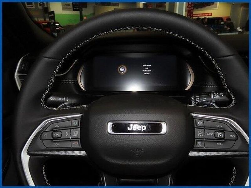 New 2025 Jeep Grand Cherokee Altitude XImage 14
