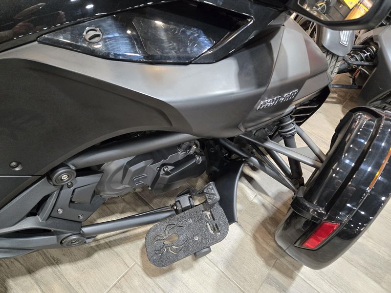 USED 2018 CAN-AM SPYDER F3T Image 13