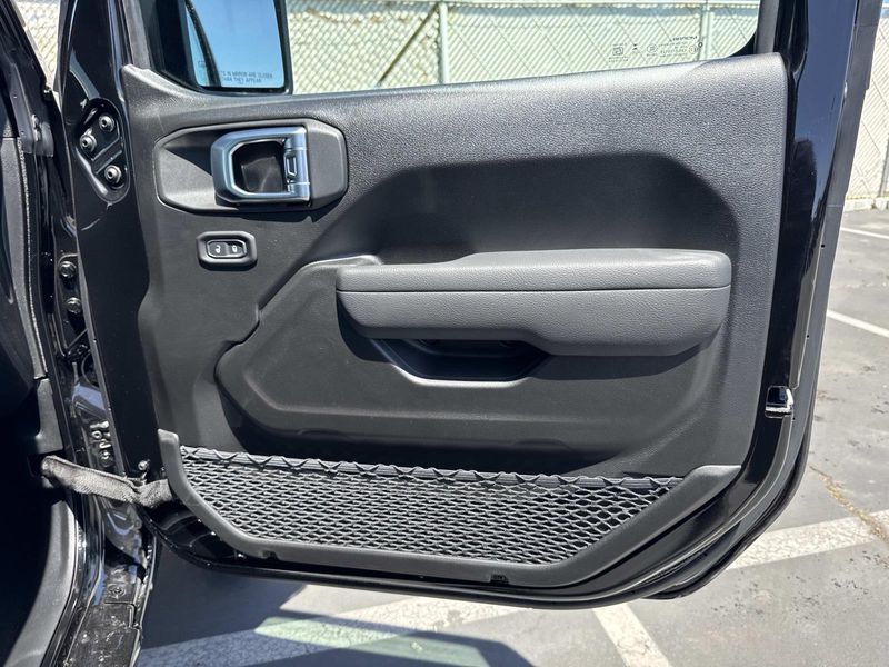 New 2026 Jeep Gladiator Sport S 4x4