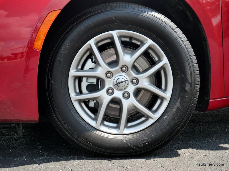 New 2025 Chrysler Voyager LXImage 35