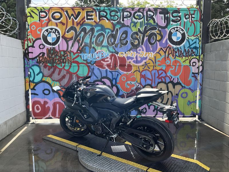 New 2025 Yamaha YZF-R7 Image 7