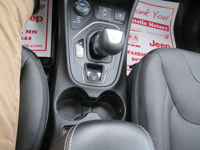 Used 2021 Jeep Cherokee 80th Anniversary Edition 4x4 4dr SUVImage 24