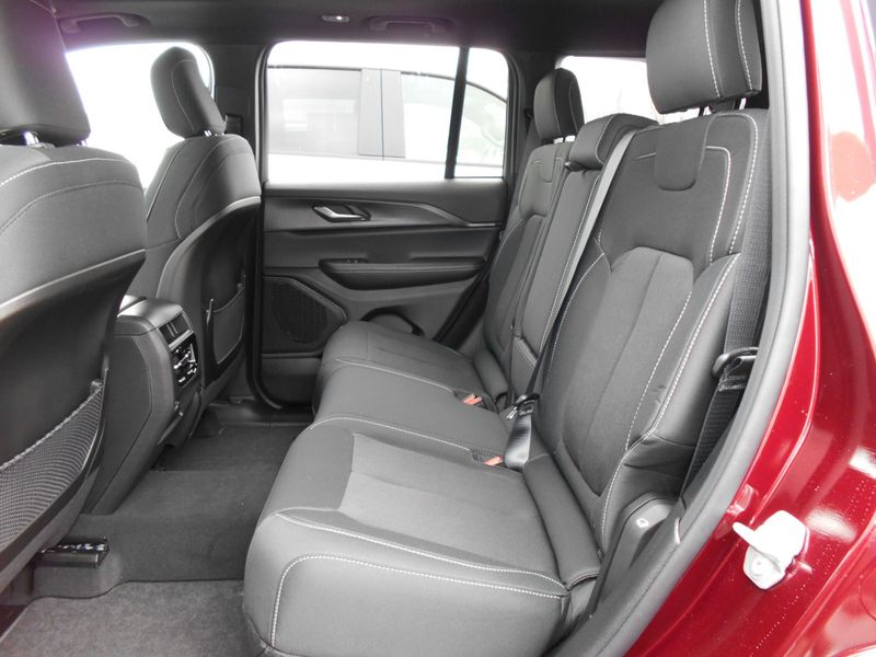 2025 Jeep Grand Cherokee Image 7