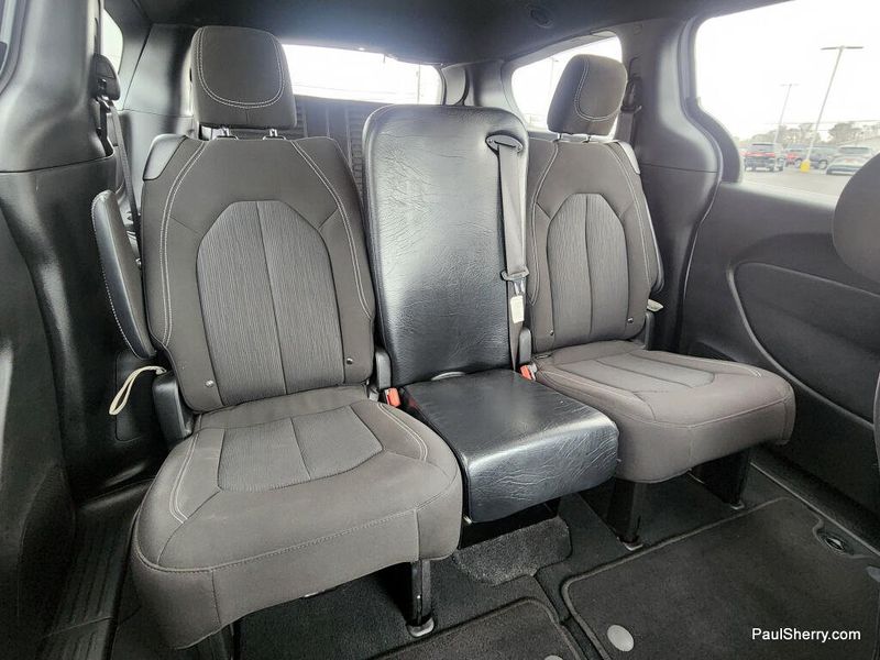 Used 2024 Chrysler Pacifica Touring