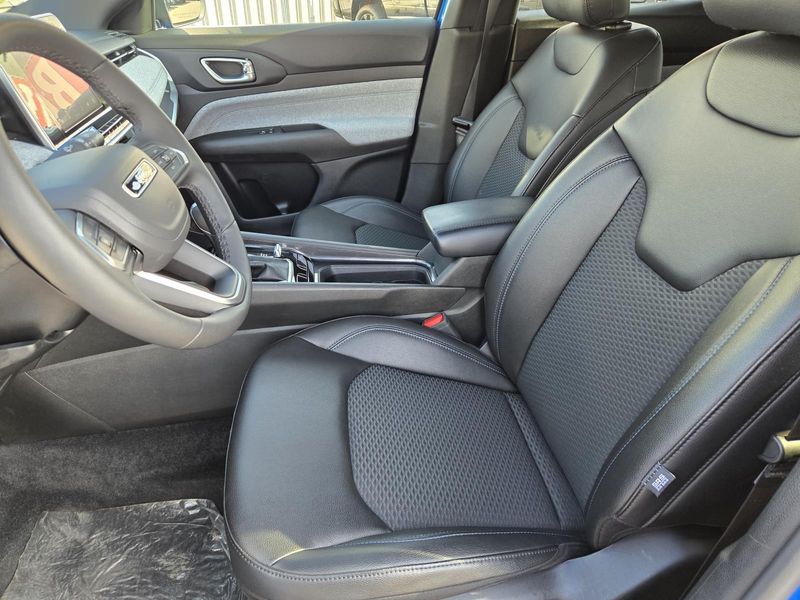 Used 2025 Jeep Compass Latitude 4x4