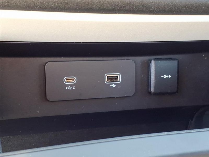 Used 2023 Land Rover Defender SImage 25