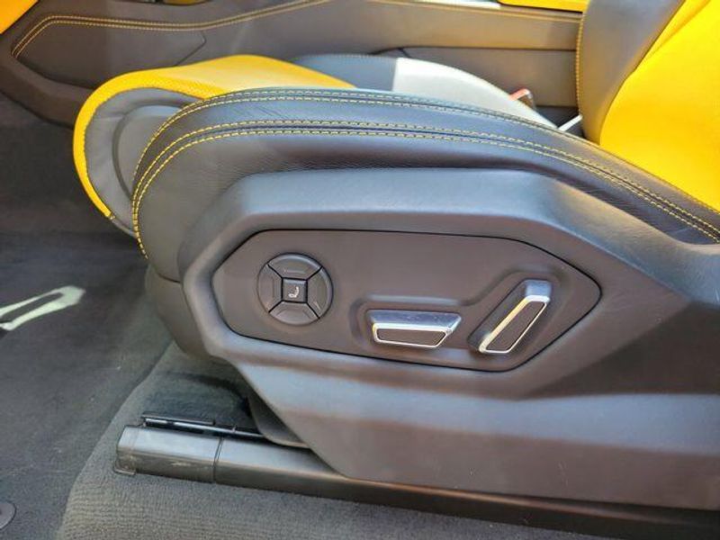 2019 Lamborghini Urus photo 16